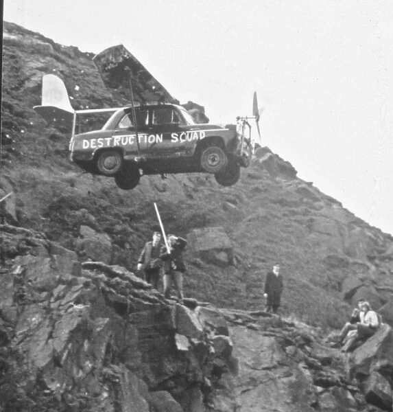 Destruction Squad, flying car in quarry