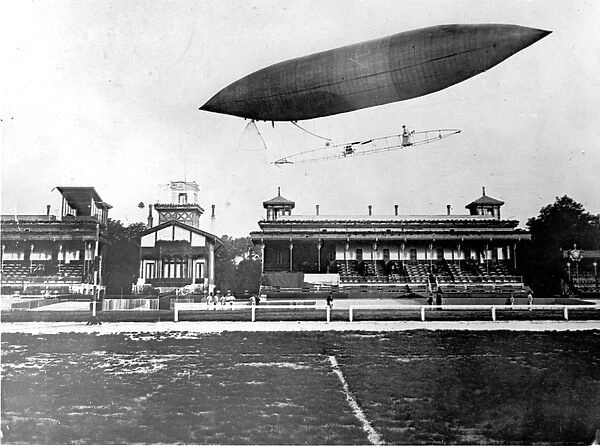 The first flight of Santos-Dumont airship No5 from Longc?