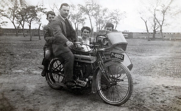 Man & family on 1915 Triumph motorcycle