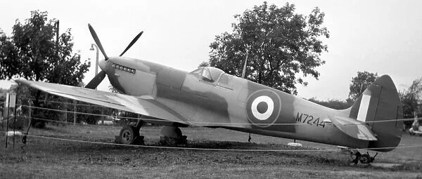 RAF - Supermarine Spitfire LF. Mk. IX 7224M - TB382