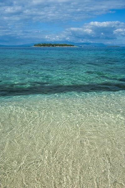 Clear waters on Beachcomber Island with a little islet in the background, Mamanucas Islands, Fiji, South Pacific, Pacific