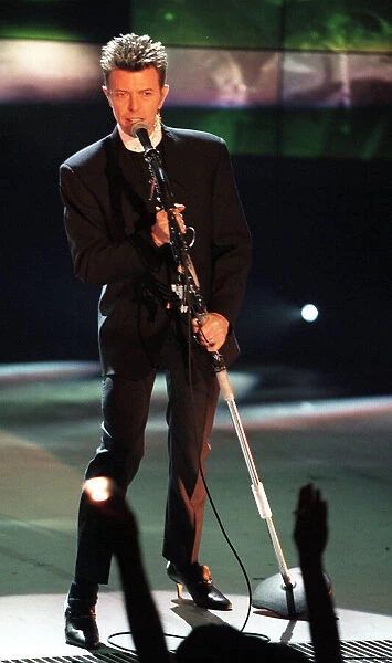 David Bowie in stilettos at the Brit awards - 21  /  02  /  1996