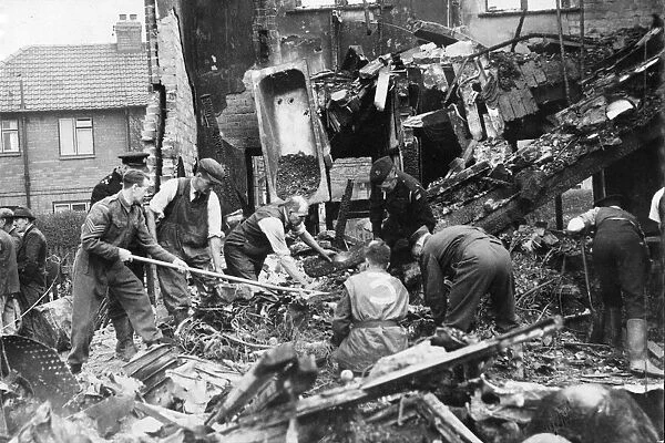 Selby, Yorkshire. The army and volunteers searching the wreckage of a house after 7