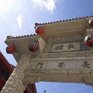 Close up of entrance gate and typical Chinese roof