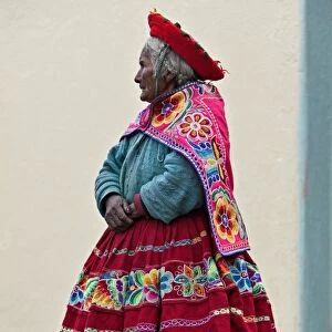 Peru, An old woman at Abra La Raya, the highest point (4318m) on the Andean Explorer express train service (Cusco to Puno)