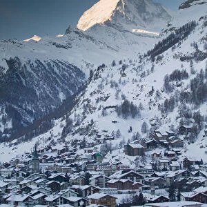 SWITZERLAND-Wallis / Valais-ZERMATT: Morning View with Matterhorn