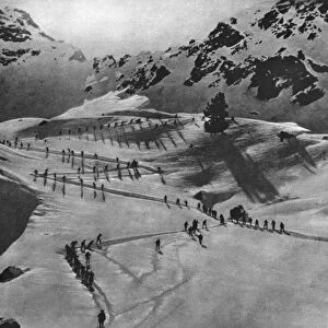 WORLD WAR I: ITALIAN ALPS. Italian alpine troops moving through the Monte Grappa