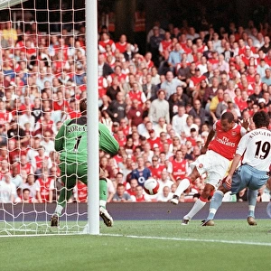 Gilberto's Stunner: Arsenal's Equalizer Against Aston Villa, FA Premiership, 2006