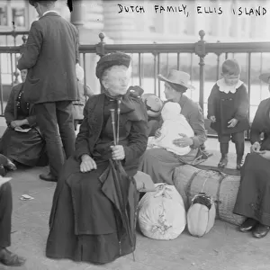 Dutch family, Ellis Island, c. 1915 (b / w photo)