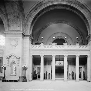 Main stairway, Metropolitan Museum of Art, New York, c. 1902-10 (b / w photo)