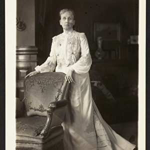 Mrs John Arbuckle, c. 1900-10 (b / w photo)