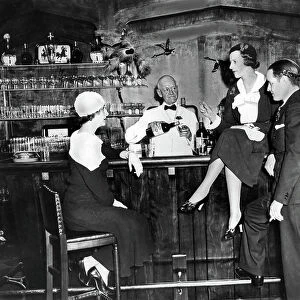 People in a "Speakeasy" bar on 24th street, New York, USA, 1932 (b/w photo)