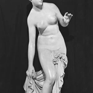 Venus, also known as Venus surprised in her bath, 1829 (marble) (b / w photo)
