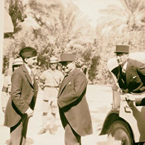 10 / 6 / 32 palace Baghdad French shaking hands 1932