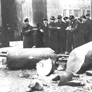 La Nouvelle Europe; la guerre civile a Berlin; colonne du monument de Guillaume 1er... 1918. Creator: Unknown