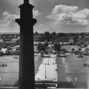The 102 foot Wiberforce monument overlooking Queens Gardens, Hull