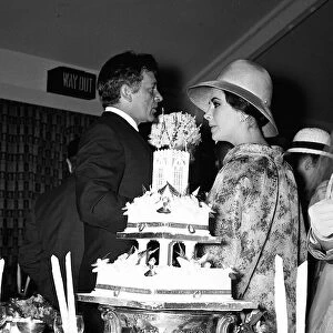 Elizabeth Taylor Aug 1963 and Richard Burton attend wedding of Richard Burton