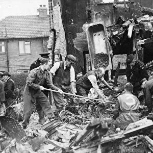 Selby, Yorkshire. The army and volunteers searching the wreckage of a house after 7