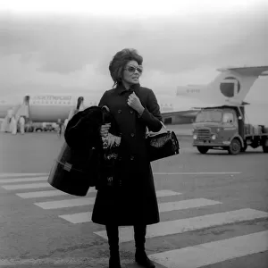 Shirley Bassey arriving at Newcastle Airport on 30th April 1971